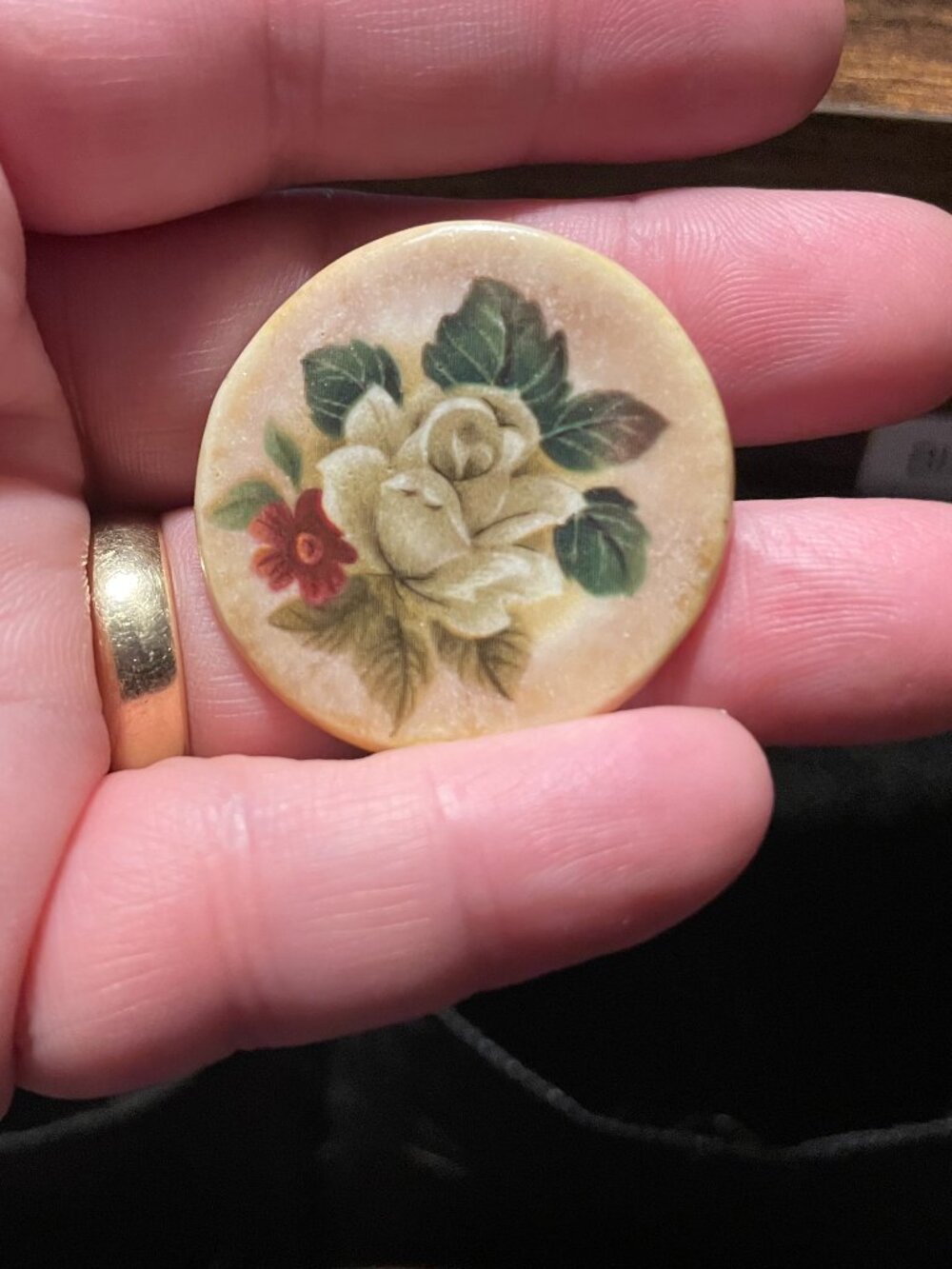 • Vintage Cream White Rose Scrimshaw Style Brooch Pin | Romantic Cameo